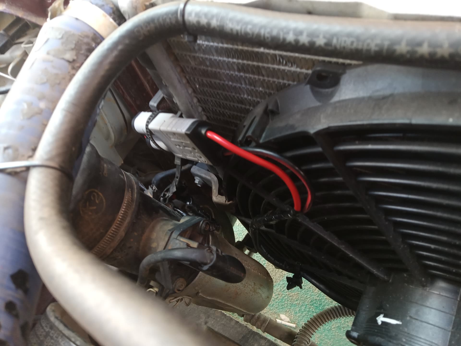 Mercedes SLK230 fan controller mounted module
